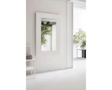 Specchio Dolcevita con cornice in legno laccato poro aperto bianco gesso di Tomasella