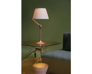 Lampada da tavolo Angelo Stone in alluminio con diffusore rivestito in tessuto di Kartell