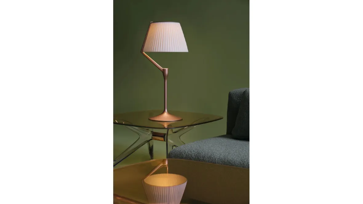 Lampada da tavolo Angelo Stone in alluminio con diffusore rivestito in tessuto di Kartell