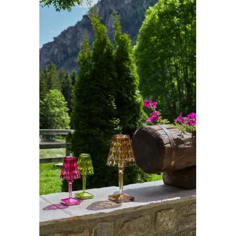 Lampada ricaricabile Big Battery Outdoor in plexiglas di Kartell