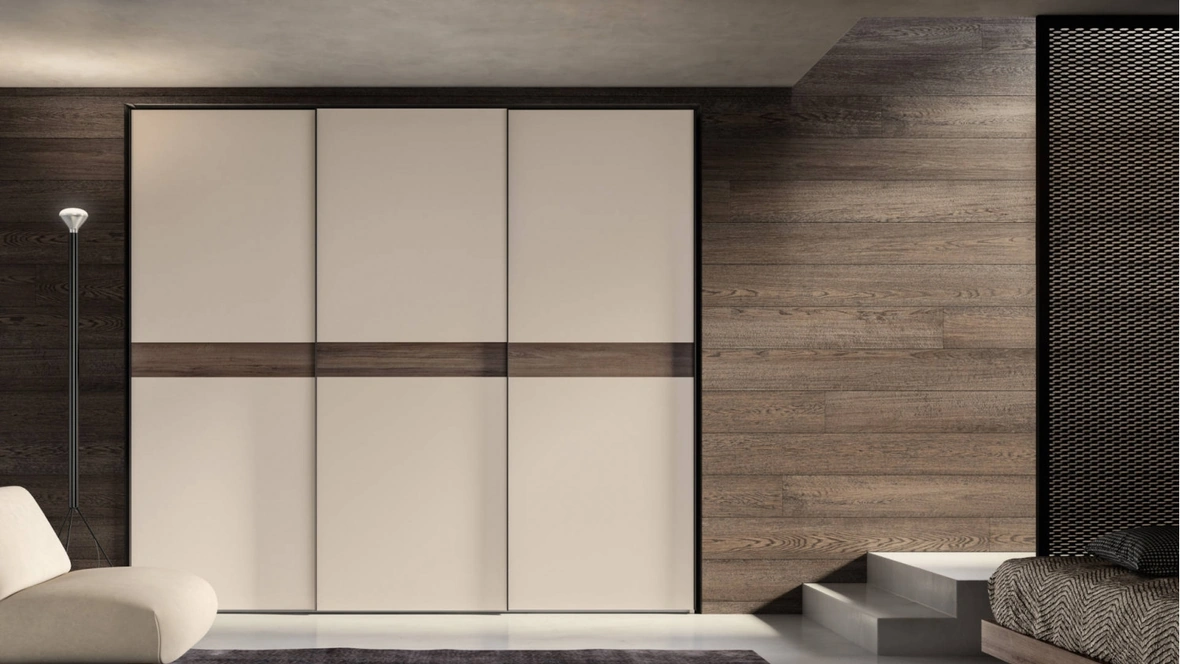 Armadio Power 08 in laccato opaco Nocciola con inserto Rovere Cotto di Trentanove