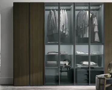 Armadio Metropolis in materico rovere termocotto con ante in materico rovere termocotto e vetro fumé 363 di Tomasella