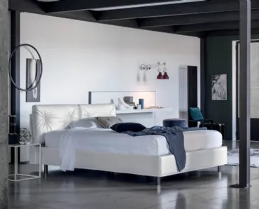 Letto con testiera Broadway di Rigosalotti