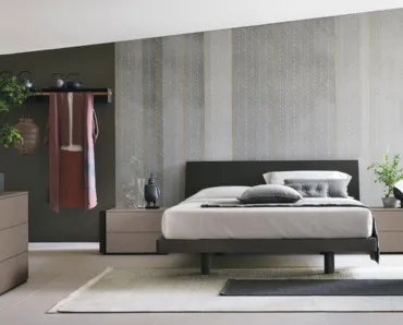 Letto con testiera Clio in legno rovere moka di Tomasella
