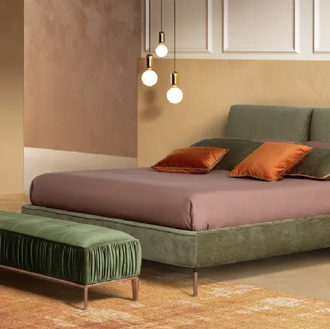 Letto elegante e signorile in velluto con testiera imbottita Iris di Novaluna