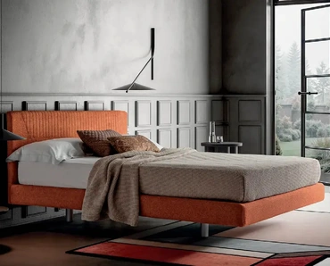 Letto con testiera imbottita Kiss di Rigosalotti