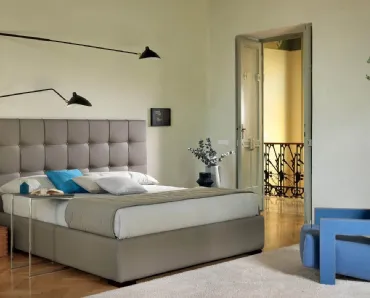 Letto in ecopelle con testiera trapuntata Malika Large di Ergogreen