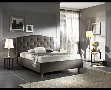 Letto classico in tessuto con testiera trapuntata Elliot di MaxHome