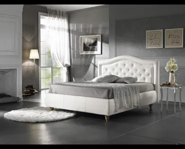 Letto classico in ecopelle con testiera imbottita e trapuntata Hamilton di MaxHome