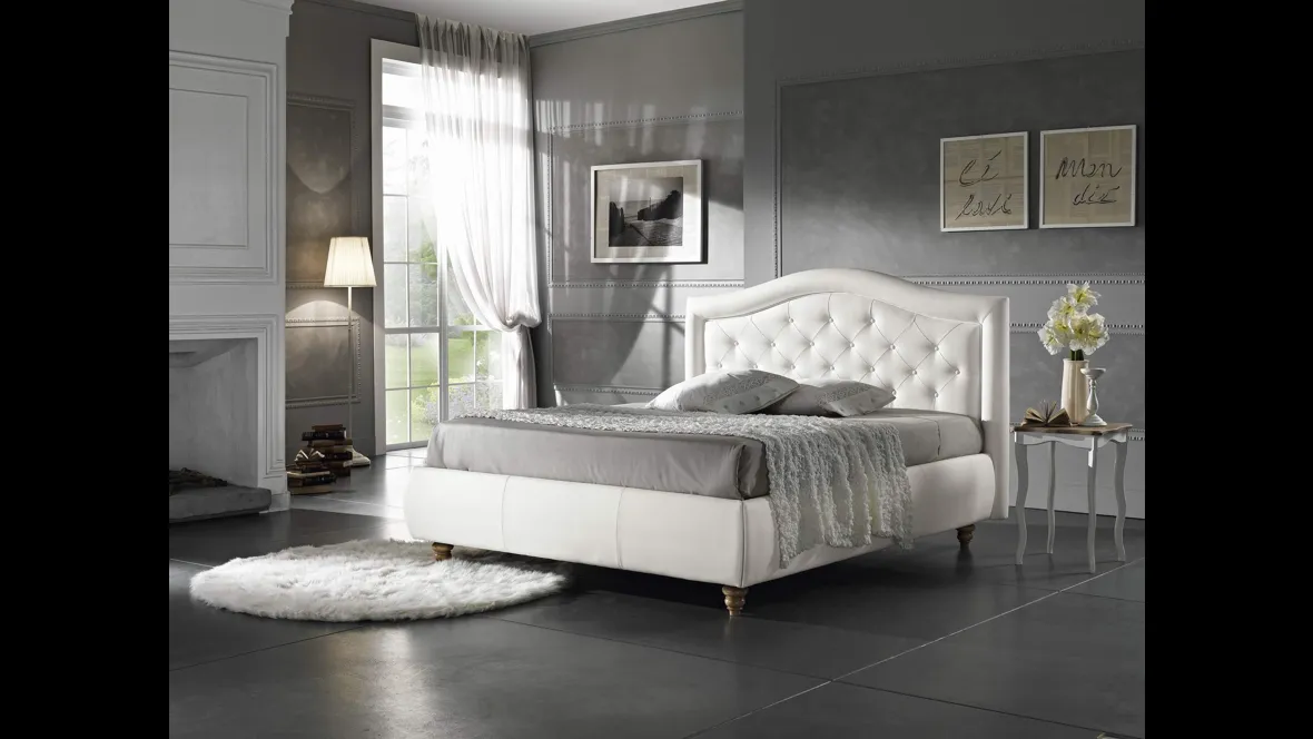 Letto classico in ecopelle con testiera imbottita e trapuntata Hamilton di MaxHome