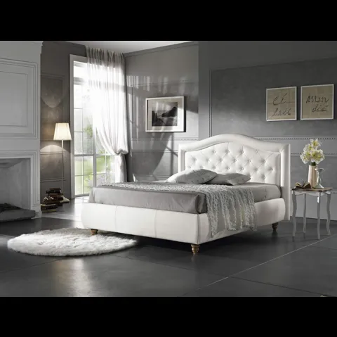 Letto classico in ecopelle con testiera imbottita e trapuntata Hamilton di MaxHome