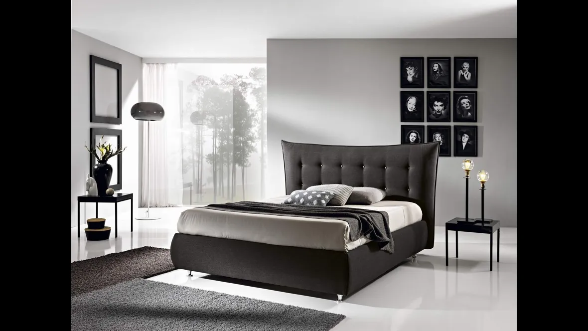 Letto in tessuto con testiera imbottita e trapuntata Jasper di MaxHome