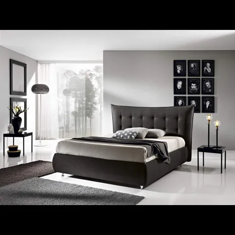 Letto in tessuto con testiera imbottita e trapuntata Jasper di MaxHome