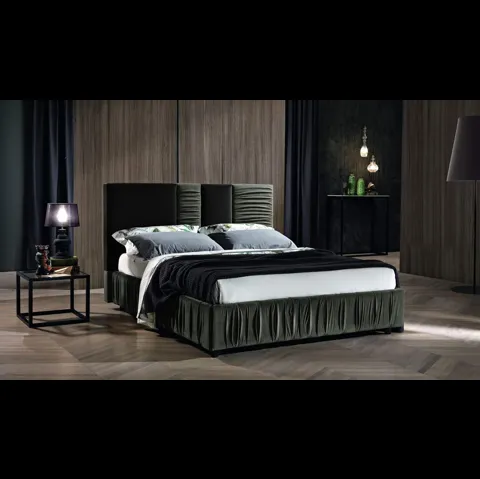 Letto matrimoniale con testiera Pablo in tessuto con pieghe di MaxHome