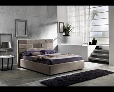 Letto con testiera composta da una trapuntatura a settori con due colori a contrasto che vestono un flessuoso schienale imbottito Suite di MaxHome