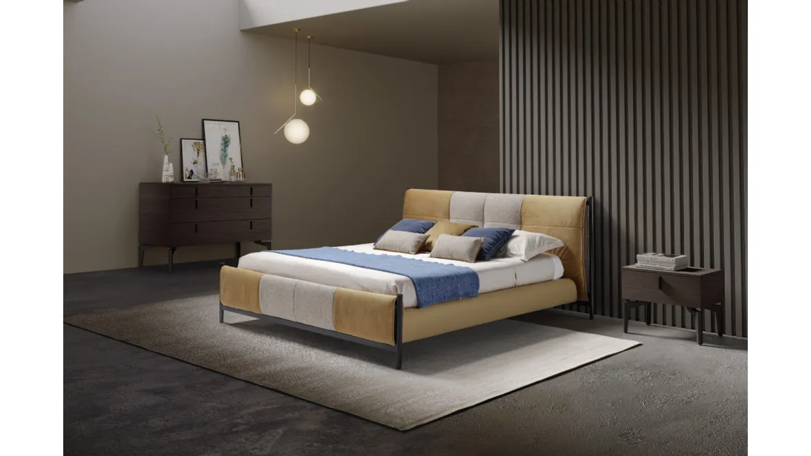 Letto in tessuto con testiera imbottita che riprende in chiave contemporanea il design degli anni 50 Aurelia di Novaluna