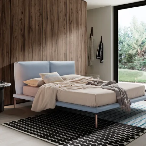Letto in pelle dalle linee minimali con testiera imbottita Bali di Novaluna
