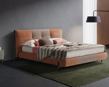 Letto in tessuto con testiera imbottita e trapuntata Cassia di Novaluna