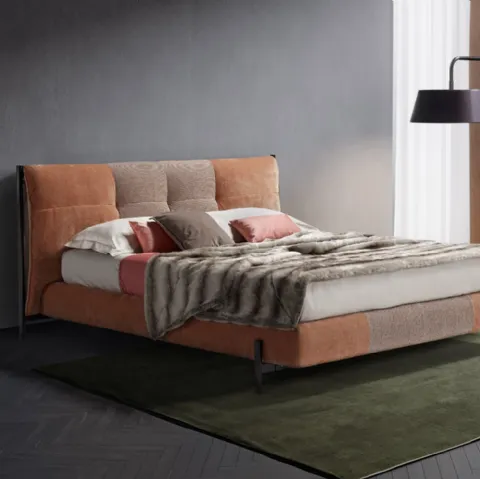 Letto in tessuto con testiera imbottita e trapuntata Cassia di Novaluna