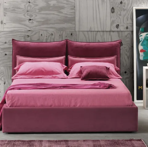 Letto in tessuto imbottito con testiera Dream di Novaluna