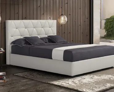 Letto in pelle con testiera trapuntata e impreziosita da bottoni in metallo Lux di Novaluna