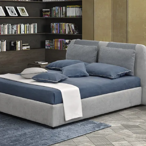 Letto in tessuto con testiera dalla forma originale Spring di Novaluna