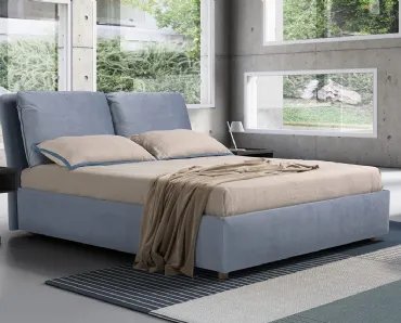 Letto in tessuto imbottito con testiera leggermente inclinata e box contenitore Wind di Novaluna