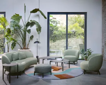 Poltroncina Lunam in tessuto imbottito di Kartell