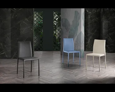 Sedia Betty rivestita in ecopelle di MaxHome