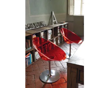 SediaEro|s| in policarbonato trasparente con base in alluminio di Kartell