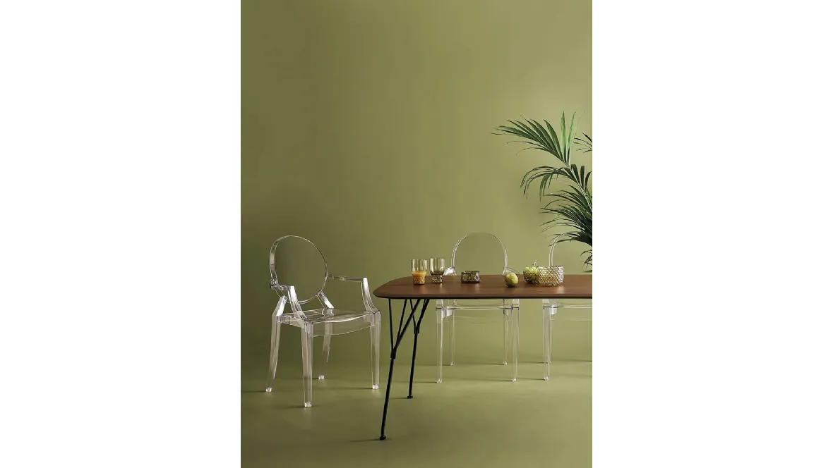 Sedia impilabile Louis Ghost di Kartell