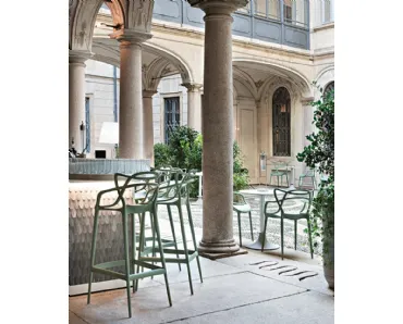 Sgabello Masters Stool in tecnopolimero termoplastico riciclato con carica minerale e trattamento soft touch di Kartell