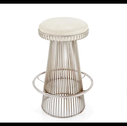 Sgabello Faro in metallo con seduta in pelle di Sigerico