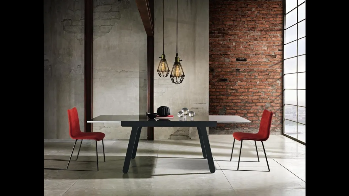 Tavolo allungabile Jacopo con top in laccato lucido Grafite di MaxHome