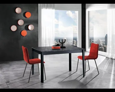 Tavolo da cucina con top in melaminico Cemento antracite e base in legno laccato opaco Otis di MaxHome