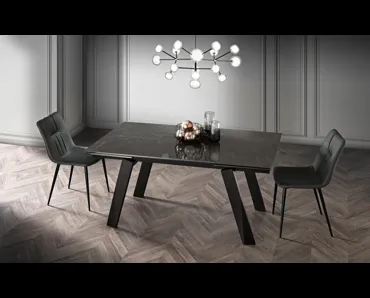 Tavolo Yuri con top in ceramica e base in Frassino Carbone di MaxHome
