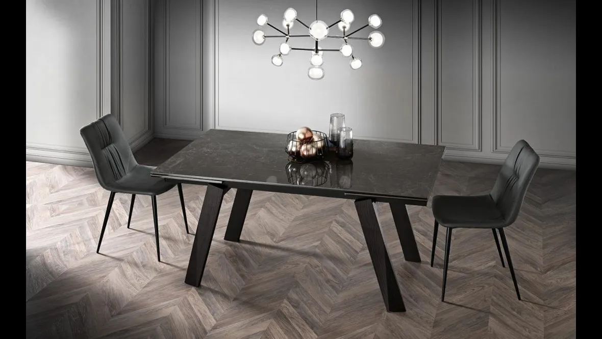 Tavolo Yuri con top in ceramica e base in Frassino Carbone di MaxHome