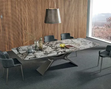Tavolo Sail con piano in ceramica urban marble lucido con struttura in metallo antracite di Sedit