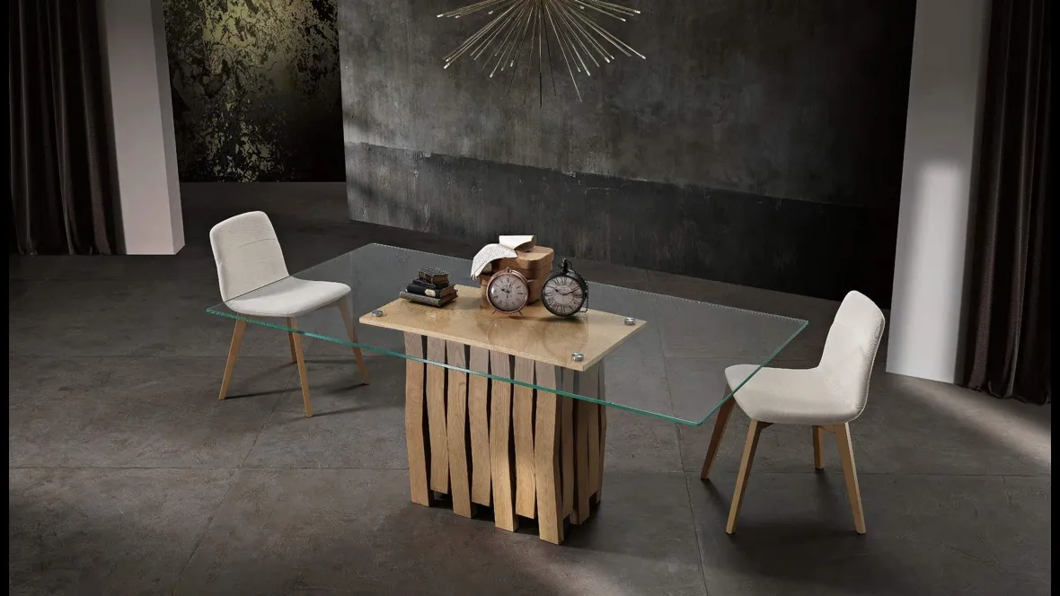 Tavolo Urban in vetro trasparente con basamento in Frassino Natura di MaxHome
