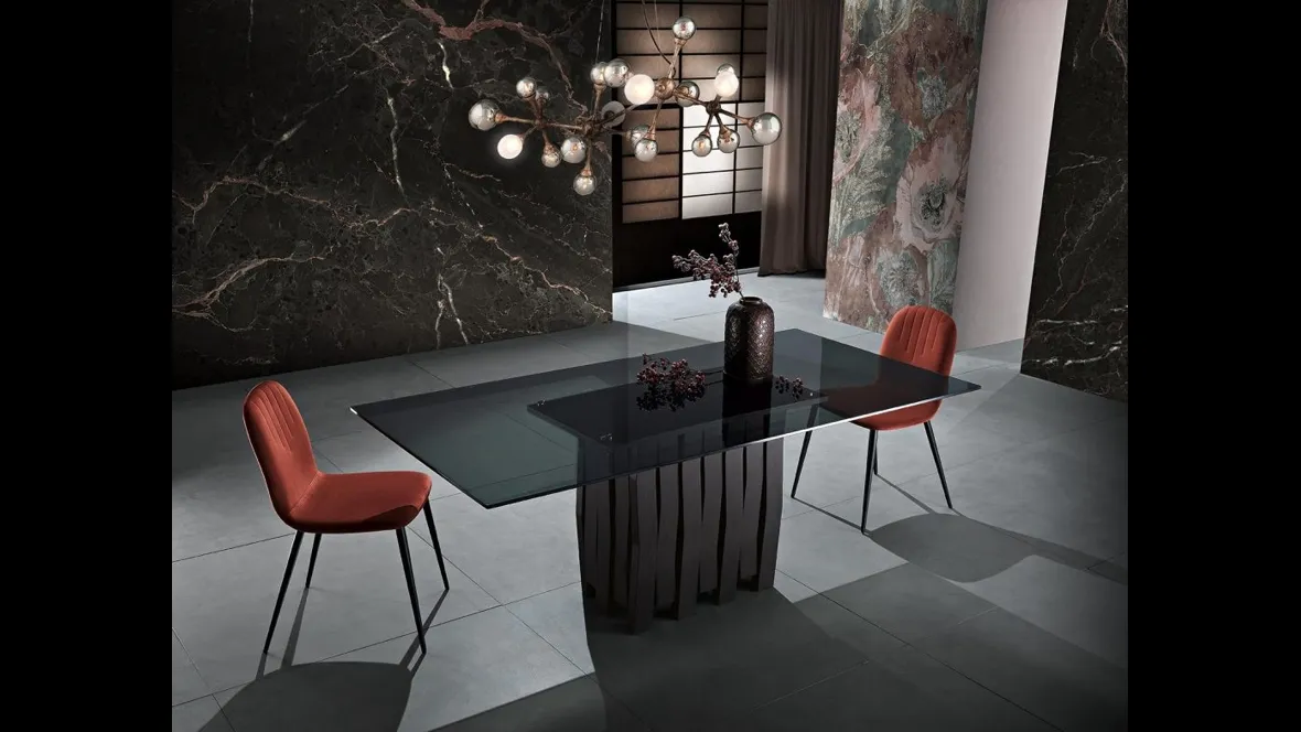 Tavolo Urban in vetro trasparente con basamento in Frassino Carbone di MaxHome