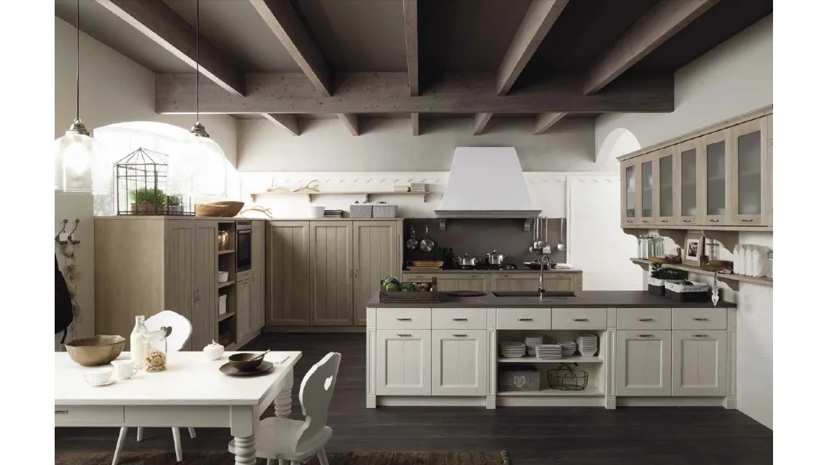 Cucina Classica con penisola in legno con finitura Neve e Nocciola con top in pietra Tabià T01 di Scandola