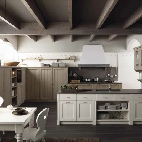 Cucina Shabby Chic lineare in legno di Abete massiccio con top in pietra piasentina Tabià T03 di Scandola