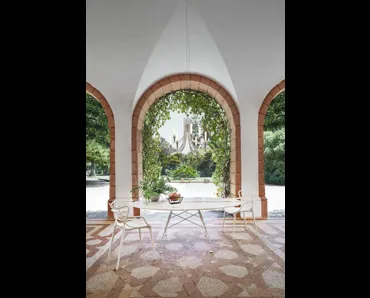 Tavolo Glossy in gres e acciaio di Kartell