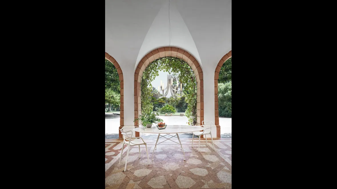 Tavolo Glossy in gres e acciaio di Kartell