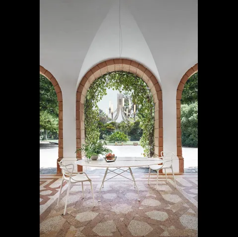 Tavolo Glossy in gres e acciaio di Kartell