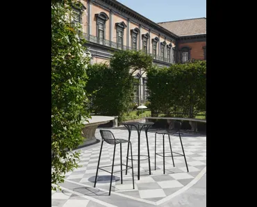 Sgabello e Tavolino in metallo Hiray di Kartell