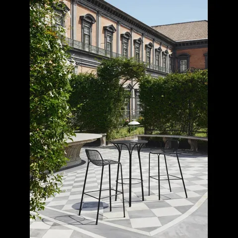 Sgabello e Tavolino in metallo Hiray di Kartell
