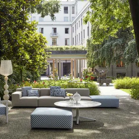 Divano e Pouf Pastics Outdoor di Kartell
