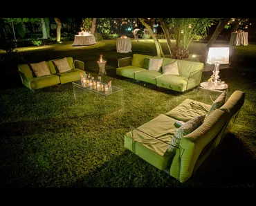 Arredo da esterno Pop Outdoor in finitura trasparente di Kartell